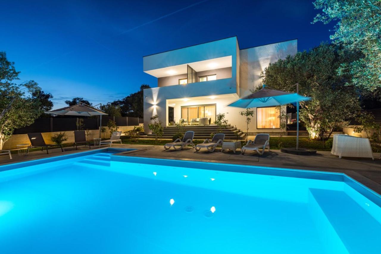 Crowonder Sun Dance Apartments With Heated Swimming Pool Seaview And Garden Sveti Filip i Jakov Exterior foto