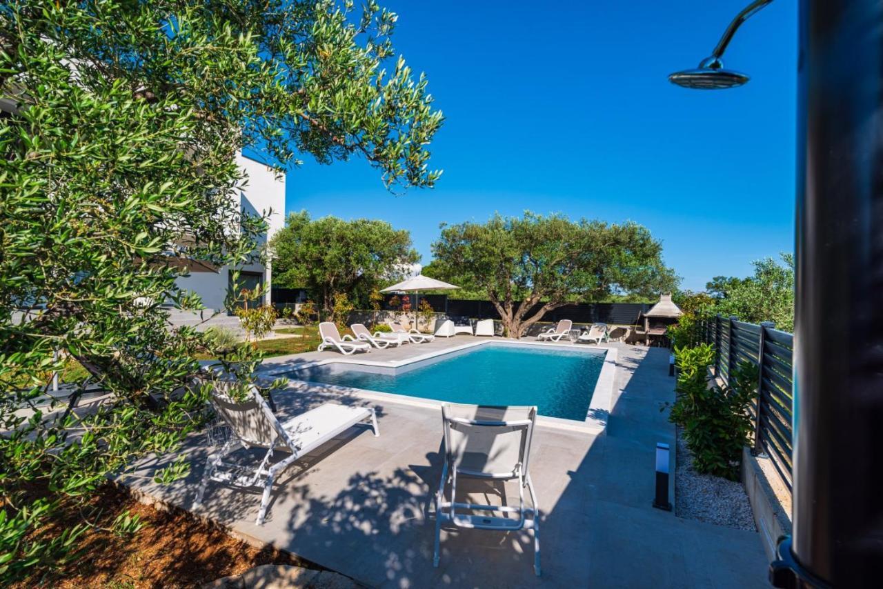 Crowonder Sun Dance Apartments With Heated Swimming Pool Seaview And Garden Sveti Filip i Jakov Exterior foto